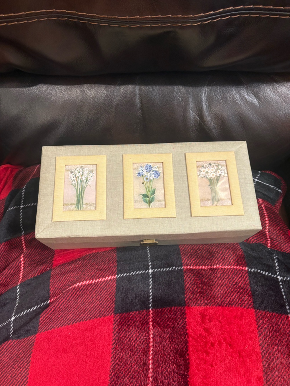 Decorative Beige Trinket Box with Floral accent blank cards and envelopes